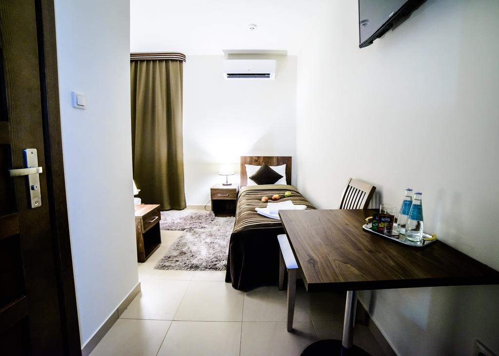 Standard Quadruple Room,265231653:JPEG